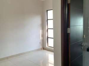 Disewakan Rumah Bagus Cluster Asia di Green Lake City lokasi di Tangerang Kota, tersedia melalui melalui situs Olx