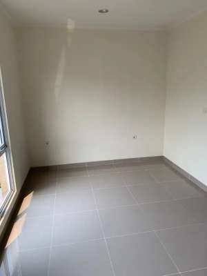 DISEWAKAN Rumah Bagus Modern Asri 4KT dekat club house Gading Serpong lokasi di Tangerang Kota, tersedia melalui melalui situs Olx