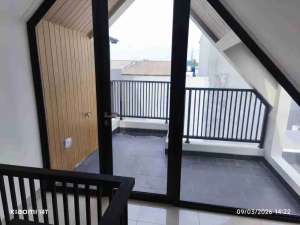 Disewakan rumah baru ada attic room cluster mahakam lokasi di Jakarta Timur, tersedia melalui melalui situs Olx