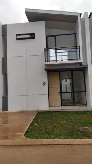 Disewakan Rumah Baru Lippo Cikarang lokasi di Bekasi Kab., tersedia melalui melalui situs Olx