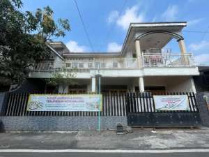 DISEWAKAN RUMAH BESAR COCOK UNTUK KANTOR AREA SULFAT BLIMBING lokasi di Malang Kota, tersedia melalui melalui situs Olx