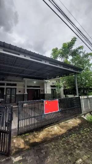 DISEWAKAN RUMAH BESAR SEMIFURNISH DI TEMBALANG SEMARANG lokasi di Semarang Kota, tersedia melalui melalui situs Olx