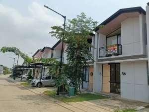 DISEWAKAN RUMAH CANTIK 2 LANTAI LIPPO KARAWACI lokasi di Tangerang Kota, tersedia melalui melalui situs Olx