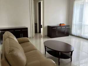 DISEWAKAN RUMAH CITRALAND TERDEPAN 2 Lantai Semi Furnish lokasi di Surabaya Kota, tersedia melalui melalui situs Olx