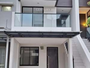 Disewakan Rumah Cluster Harmoni Golf Island PIK - 3 Lantai Gress lokasi di Jakarta Utara, tersedia melalui melalui situs Olx