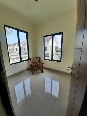 Disewakan Rumah Dalam Cluster di Cluster Damar lokasi di Bekasi Kota, tersedia melalui melalui situs Olx