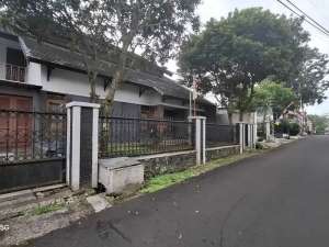 Disewakan rumah di Cigadung Cibeunying Cikutra jalan komplek dosen unpad Bandung lokasi di Bandung Kota, tersedia melalui melalui situs Olx