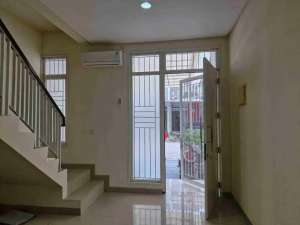 Disewakan Rumah di Cluster Amerika Green Lake City lokasi di Tangerang Kota, tersedia melalui melalui situs Olx