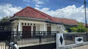 Disewakan Rumah di Jalan Pemuda Kebumen lokasi di Kebumen Kab., tersedia melalui melalui situs Olx