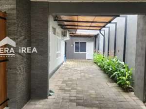 DISEWAKAN RUMAH FULL FURNISHED DI SOLO DEKAT SINGOSAREN PLAZA lokasi di Surakarta Kota, tersedia melalui melalui situs Olx
