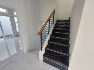 Disewakan Rumah Full Furnished Murah lokasi Strategis di Delatinos BSD lokasi di Tangerang Selatan Kota, tersedia melalui melalui situs Olx