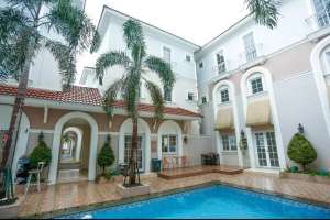 Disewakan Rumah Full Furnished Per BulanTriwulanTahunan lokasi di Tangerang Selatan Kota, tersedia melalui melalui situs Olx