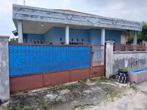 Disewakan rumah Jl. Arjuna terawat pekarangan luas dan asri lokasi di Pekanbaru Kota, tersedia melalui melalui situs Olx