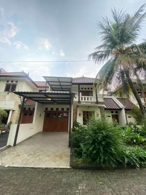 Disewakan Rumah KONTRAKAN PERUMAHAN STRATEGIS lokasi di Tangerang Selatan Kota, tersedia melalui melalui situs Olx