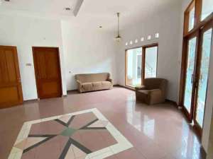 Disewakan Rumah Luas dalam Kompleks di Bojong Raya HolisBoleh untuk Kantor lokasi di Jakarta Barat, tersedia melalui melalui situs Olx