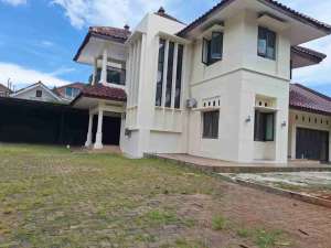 Disewakan Rumah Luas Mampang Prapatan Strategis Dekat KuninganSemanggi lokasi di Jakarta Selatan, tersedia melalui melalui situs Olx