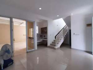 Disewakan rumah murah 2lantai di Cluster South Thames Jakarta Garden City Jakarta Timur siaphuni minimalis modern lokasi di Jakarta Timur, tersedia melalui melalui situs Olx