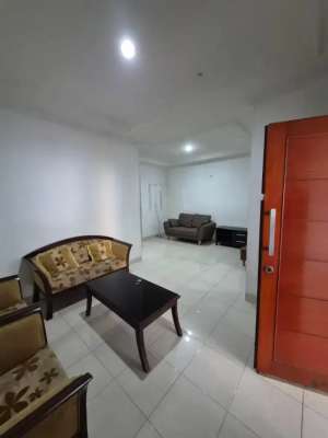 Disewakan Rumah Nyaman di area Taman Royal, Cipondoh lokasi di Tangerang Kota, tersedia melalui melalui situs Olx