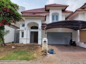 Disewakan Rumah Pakuwon Vila Regency lokasi di Surabaya Kota, tersedia melalui melalui situs Olx