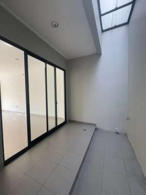 Disewakan rumah pik2 milenial 3 kamar ukuran 90m uk 6x15 lokasi di Jakarta Utara, tersedia melalui melalui situs Olx