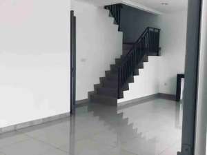 Disewakan Rumah Pik2 Ukuran 8x10 Siap huni lokasi di Tangerang Kab., tersedia melalui melalui situs Olx