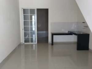 Disewakan Rumah Siap Huni 2lantai dicluster West Europe Green Lake City lokasi di Tangerang Kota, tersedia melalui melalui situs Olx