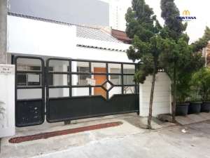 Disewakan Rumah Siap Huni di Tanjung Duren Timur lokasi di Jakarta Barat, tersedia melalui melalui situs Olx