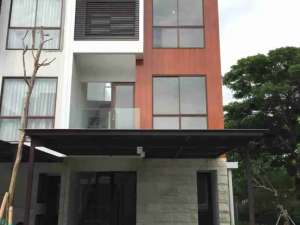 Disewakan rumah siap huni lokasi Perumahan Graha Natura Surabaya barat sambi kerep lokasi di Surabaya Kota, tersedia melalui melalui situs Olx