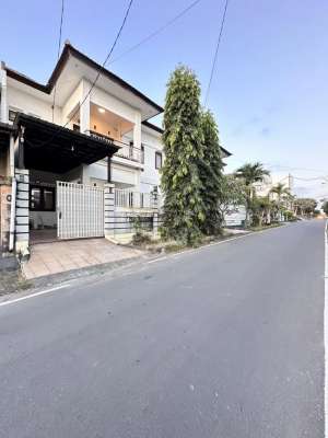 Disewakan Rumah Strategis Jl Utama Pula Sari Taman Mumbul lokasi di Kab. Badung, tersedia melalui melalui situs Olx