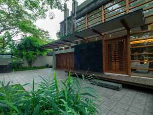 DISEWAKAN Rumah Super Mewah Dengan Private Pool TAMAN GOLF LIPPO KARAWACI lokasi di Tangerang Kab., tersedia melalui melalui situs Olx