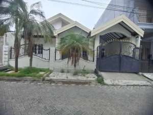DISEWAKAN RUMAH SUTOREJO UTARA lokasi di Surabaya Kota, tersedia melalui melalui situs Olx