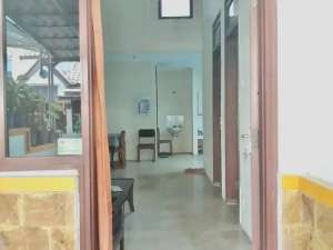 DISEWAKAN RUMAH TAMAN GAPURA CITRALAND 2KT SEMI FURNISH DEKAT GWALK lokasi di Surabaya Kota, tersedia melalui melalui situs Olx