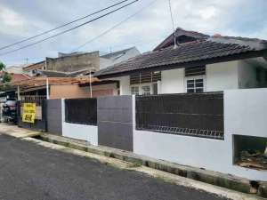 disewakan rumah terawat di Antapani lokasi di Bandung Kota, tersedia melalui melalui situs Olx