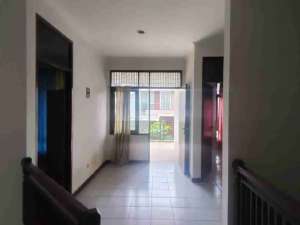 Disewakan rumah terawat nyaman asri siap huni LT 240 LB 135 KT 31dekat LRT tol bekasi barat lokasi di Bekasi Kota, tersedia melalui melalui situs Olx