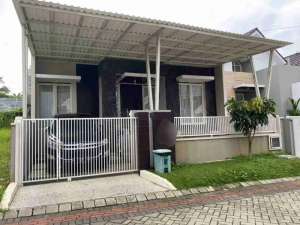 Disewakan Rumah Terawat Siap Huni Austinville Dieng Malang lokasi di Malang Kota, tersedia melalui melalui situs Olx