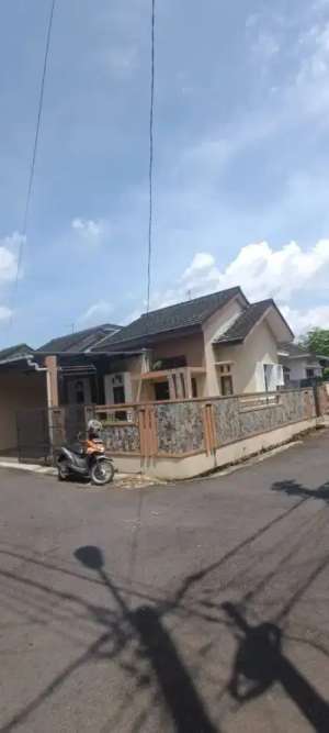 Disewakan rumah tinggal lokasi di Ciamis Kab., tersedia melalui melalui situs Olx