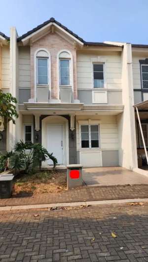 Disewakan Rumah Vanya Park Cluster Azura, Pagedangan, BSD City, Banten lokasi di Tangerang Kab., tersedia melalui melalui situs Olx