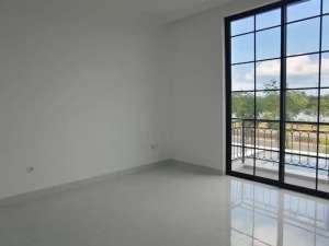 DISEWAKAN RUMAH VILLA PASIR PUTIH PIK 2 UK 10X20 HOEK 2 LANTAI BRAND NEW TERMURAH lokasi di Tangerang Kab., tersedia melalui melalui situs Olx