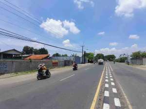 Disewakan tanahkantor full tembok keliling cocok utk pool kendaraan berat dekat pintu toll Cirebon lokasi di Cirebon Kab., tersedia melalui melalui situs Olx