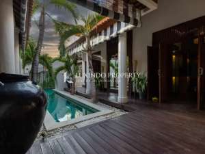 DISEWAKAN VILLA 2 KAMAR TIDUR DI OASIS TROPIS DEKAT PANTAI DI LEGIAN lokasi di Kab. Badung, tersedia melalui melalui situs Olx