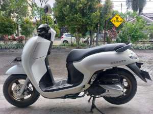 Jual bekas DP 1 Jt New Scoopy Prestige Keyless Putih 2025 CashKredit,lokasi di Jakarta Selatan
