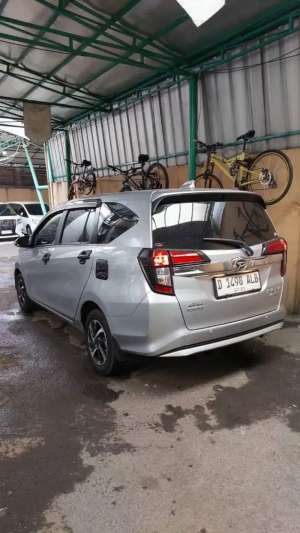 Jual bekas DP 15 JT Daihatsu Sigra R Deluxe Matic 2023 Silver Silk,lokasi di Bandung Kota