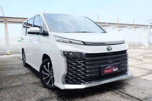 Jual bekas DP 15 Juta Toyota Voxy TSS 2.0 2022 Facelift,lokasi di Jakarta Utara