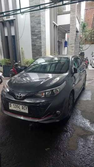 Jual bekas DP 20 JT Toyota New Yaris S TRD 1.5 ATGrey Mulus,lokasi di Bandung Kota