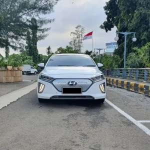 Jual bekas DP 20 JTHYUNDAI IONIQ EV, MOBIL TERAWATSIAP PAKAI.,lokasi di Jakarta Timur