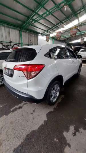 Jual bekas DP 25 JT Honda HRV E CVT AT 2016 White KM 60 Ribuan,lokasi di  ,Bandung Kota