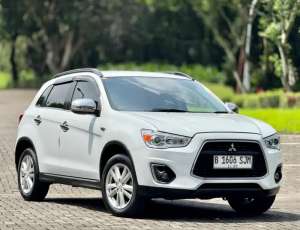 Jual bekas DP 4 jt Mitsubishi Outlander GLS Matic 2014 Facelift Antik Spt Baru,lokasi di Semarang Kota