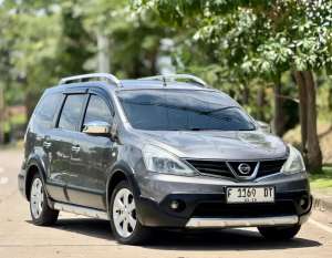 Jual bekas DP 5 jt Nissan Grand Livina X Gear Matic 2014 Antik Spt Baru,lokasi di Semarang Kota