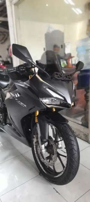 Jual bekas DP 500KBUNGA MENURUN 2HONDA CBR 150 R TAHUN 2023,lokasi di Denpasar Kota