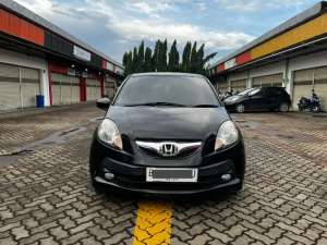 Jual bekas DP 5JT BRIO E MT 2015 BLACK EDITION,lokasi di Tangerang Kota